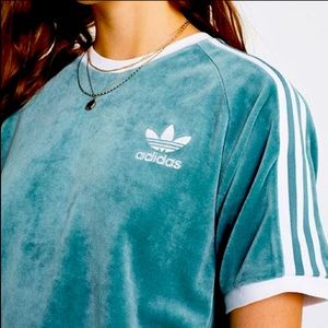ADIDAS VELOUR ♠️✨ TSHIRT IN BLACK